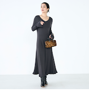 《手洗い可能》フイット&フレアーVネックワンピース