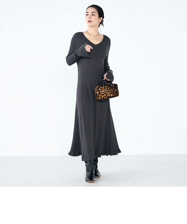 《手洗い可能》フイット&フレアーVネックワンピース