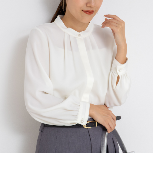 ウォッシャブルバックサテンパール釦タックブラウス