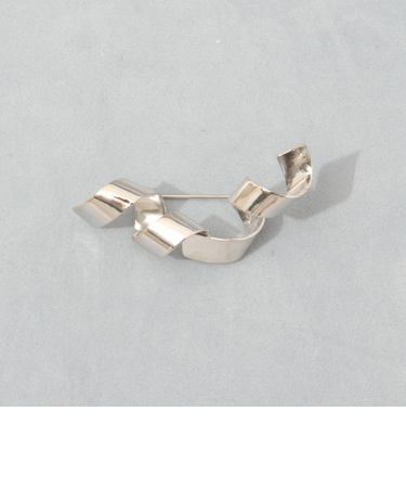 【grace grace/グラスグラス】スクリューブローチ