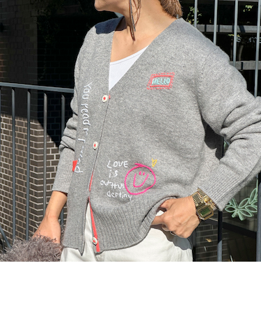 ハンド刺繍Vネックカーディガン