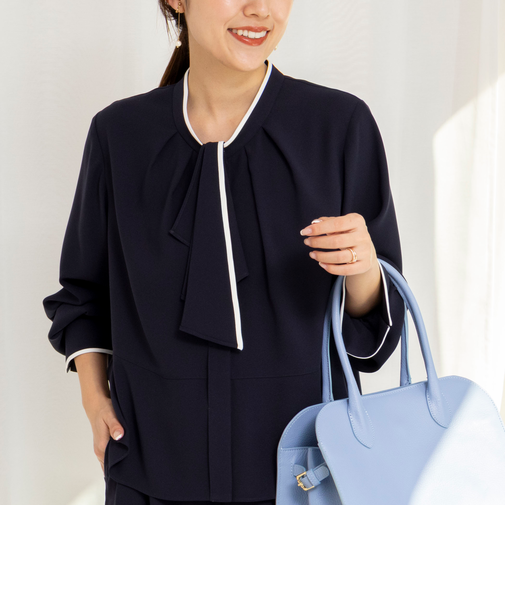 《セットアップ対応》ウォッシャブルストレッチジョーゼットボウタイ風ペプラムブラウス