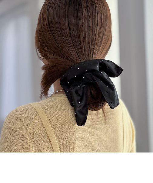 NOLLEYSサテンスクエアキラドットシュシュ