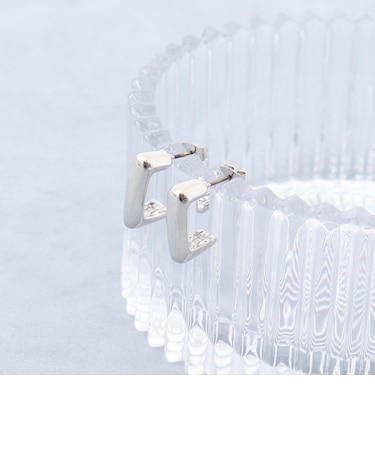 【grace grace/グラスグラス】スクエアＧ型ピアス