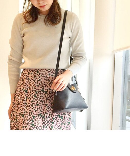 【cache cache/カシュカシュ】バンブーヒネリ金具ショルダーバッグ