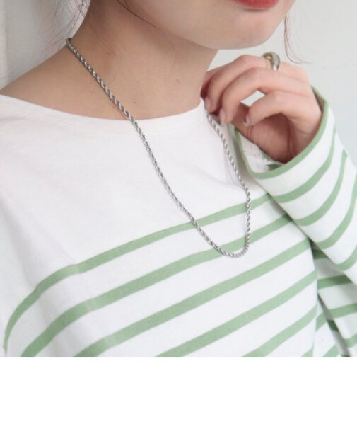 スネイクチェーンミドルネックレス