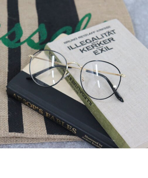 細フレームメガネ