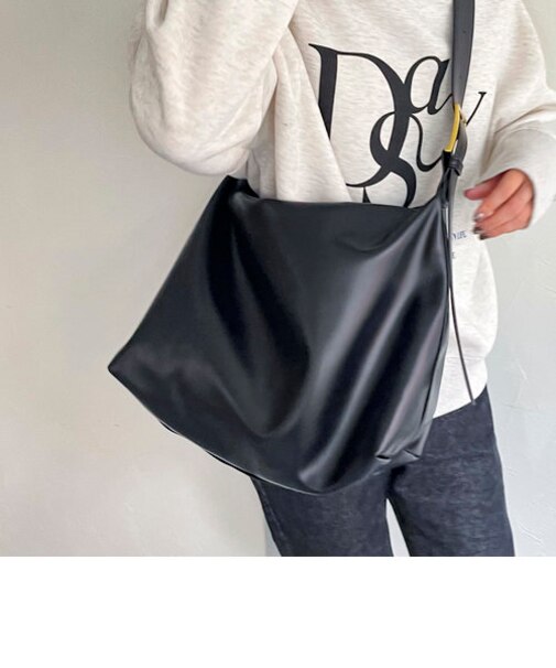 バックルビッグショルダーバッグ