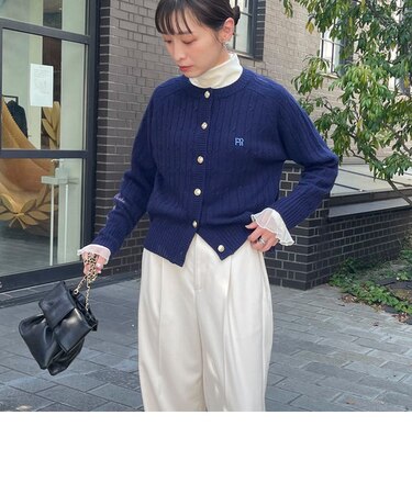 ケーブル柄刺繍入りカーディガン