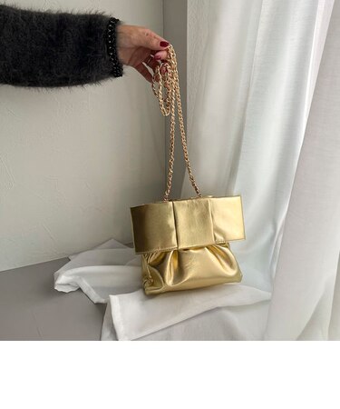 リボンチェーンショルダーバッグ