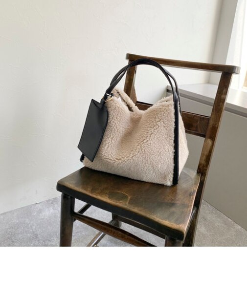 ポーチ付ボアトートバッグ