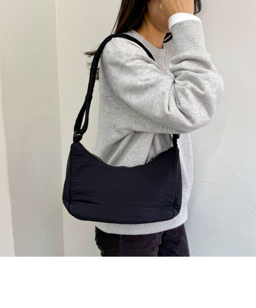 軽量ナイロンパテッドショルダーバック