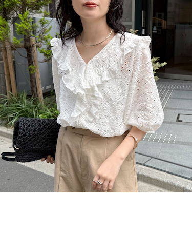 レースフリルカラーブラウス