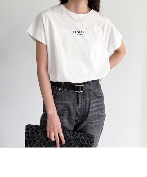袖折り返しちびロゴTシャツ