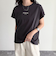 袖折り返しちびロゴTシャツ