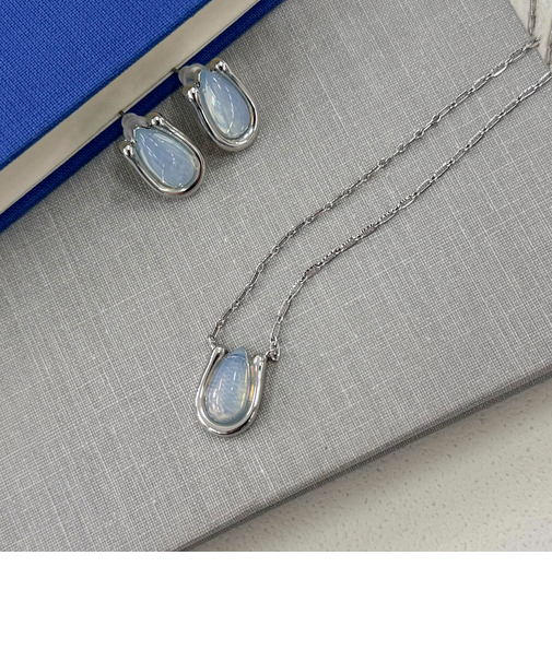 ドロップチューリップネックレス