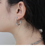 メタルカールピアス