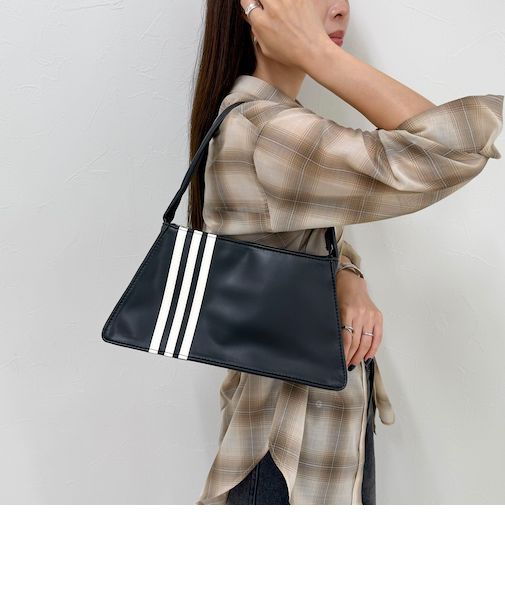 【adidas／アディダス】 エンボスグラフィック台形バッグ