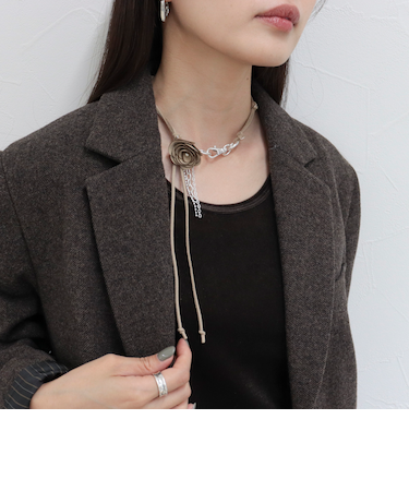 スエード花チョーカー