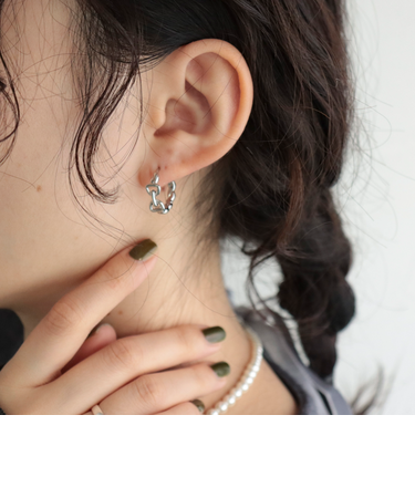 バックルモチーフフープピアス