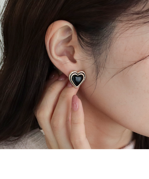 アンティーク調BKハートピアス