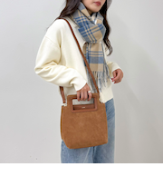 【BEAURE/ビュレ】スクエアハンドルスエードバッグ