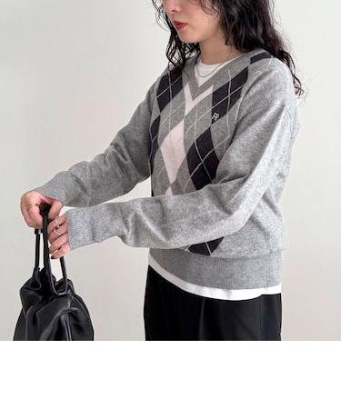 アーガイル柄インターシャVネックニット