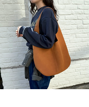 ポーチ付きラウンドワンショルバッグ