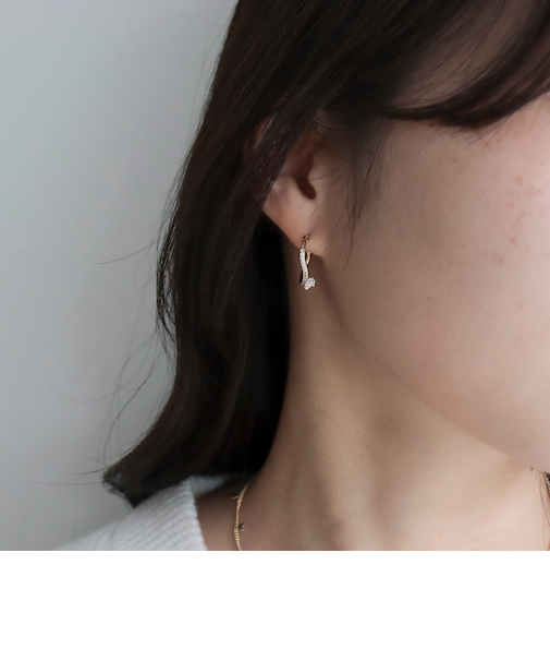 シンメジルコフープピアス