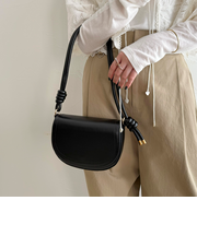 フラップラウンドポシェット