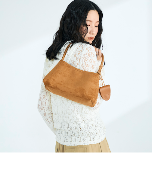 ホルダーチャーム付きワンハンドルバッグ