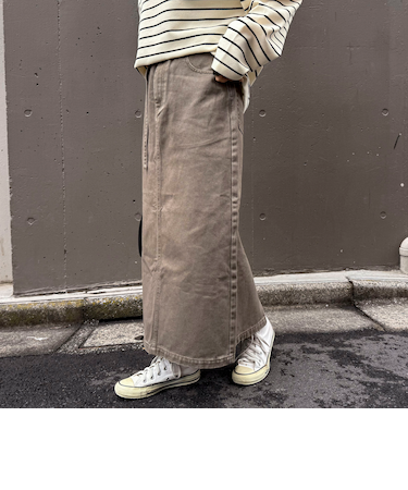 細ベルト付きタイトスカート