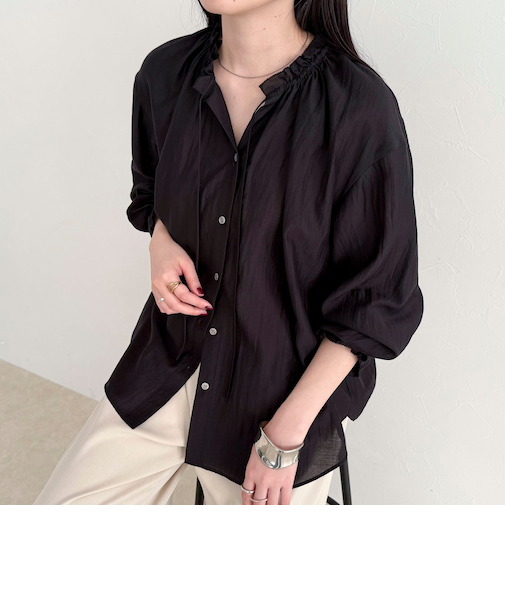シャイニーシアーギャザーブラウス