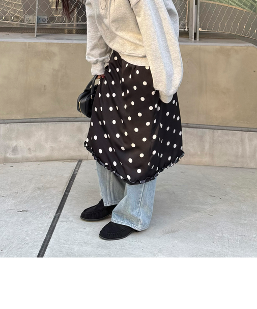 サテンドットミディスカート