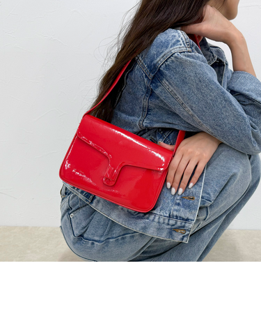エナメルフラップワンハンドルバッグ