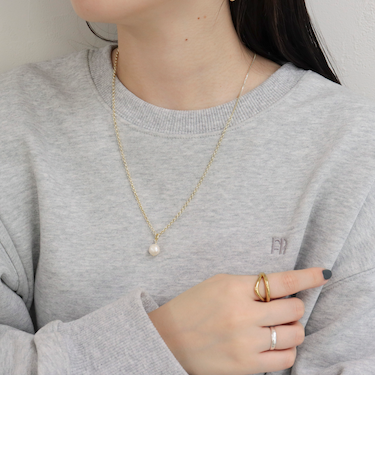 パールチャームY字ネックレス