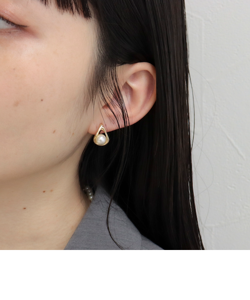 センターパールドロップピアス