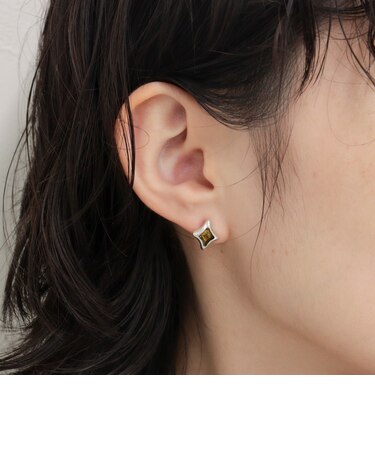 ダイヤカラーピアス