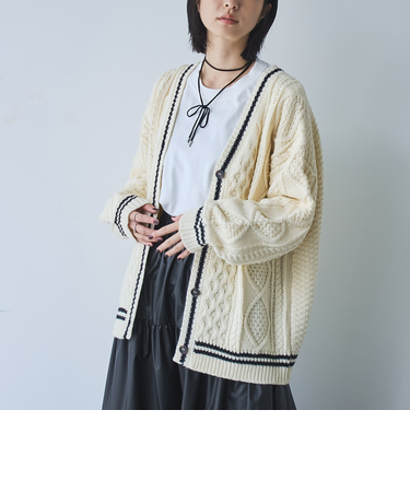 ケーブル編みVネックラインカーディガン