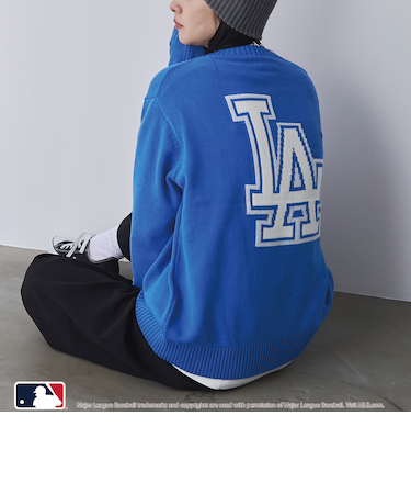 【スポーティ×ガーリー好バランス】MLB別注ワンポイントロゴクルーネックニット