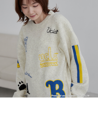 UCLA モチーフ刺繍メランジクルーネックニット