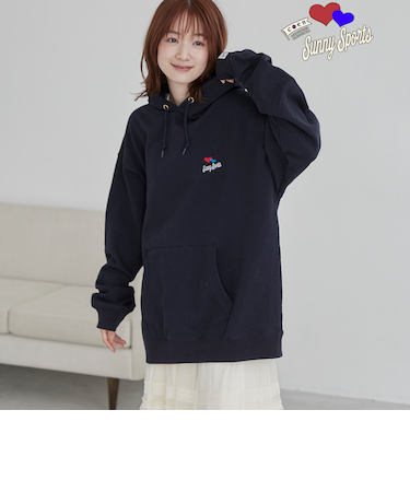 SunnySports（サニースポーツ）別注　ワンポイントハート刺繍パーカー
