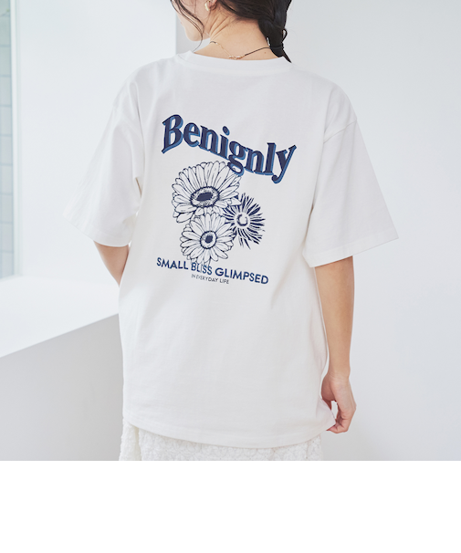 フラワーモチーフバックプリントTシャツ