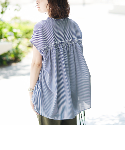 バックシャーリングスキッパーフレンチスリーブブラウス