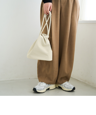 【再入荷・新色登場】レザーライク巾着ショルダーバッグ