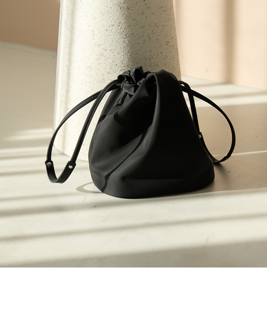 【再入荷・新色登場】レザーライク巾着ショルダーバッグ