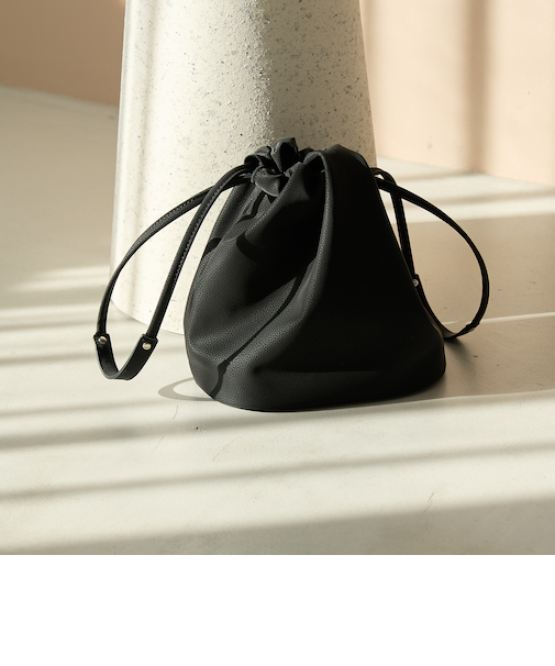 【再入荷・新色登場】レザーライク巾着ショルダーバッグ