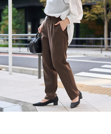 【定番】イージービューティーテーパードパンツ（WEB限定サイズ）