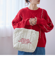 【ギフトにおすすめ/新色追加】ロゴ刺繍キカキルトショルダーバッグ（Mサイズ）