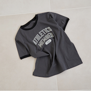 フロッキーロゴプリントリンガーTシャツ